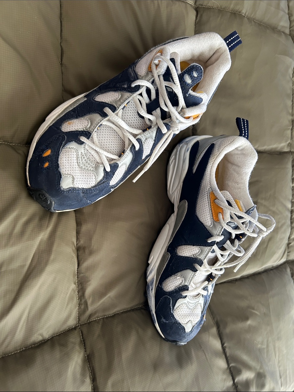 Reebok women’s size 7.5 sneakers, leather & mesh, cool styling
